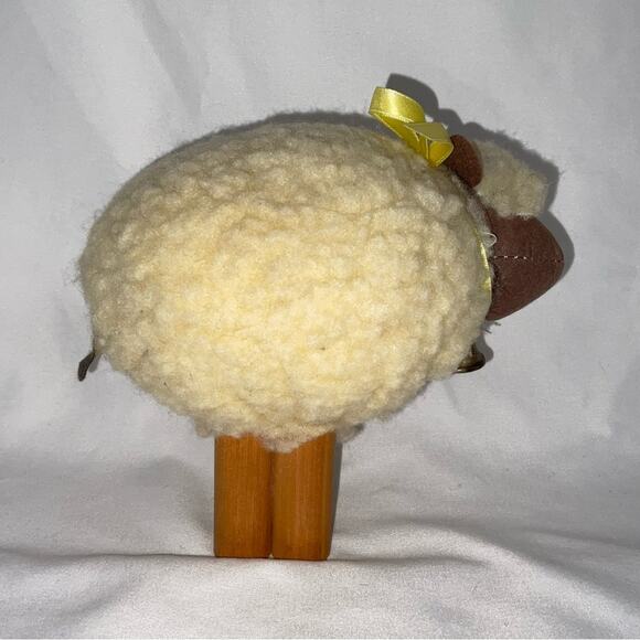 VTG DEPT 56 LE MOUTON CUTE SHEEP LAMB FIGURINE YELLOW RIBBON PLUSHY FOLK 1983 - Picture 3 of 8